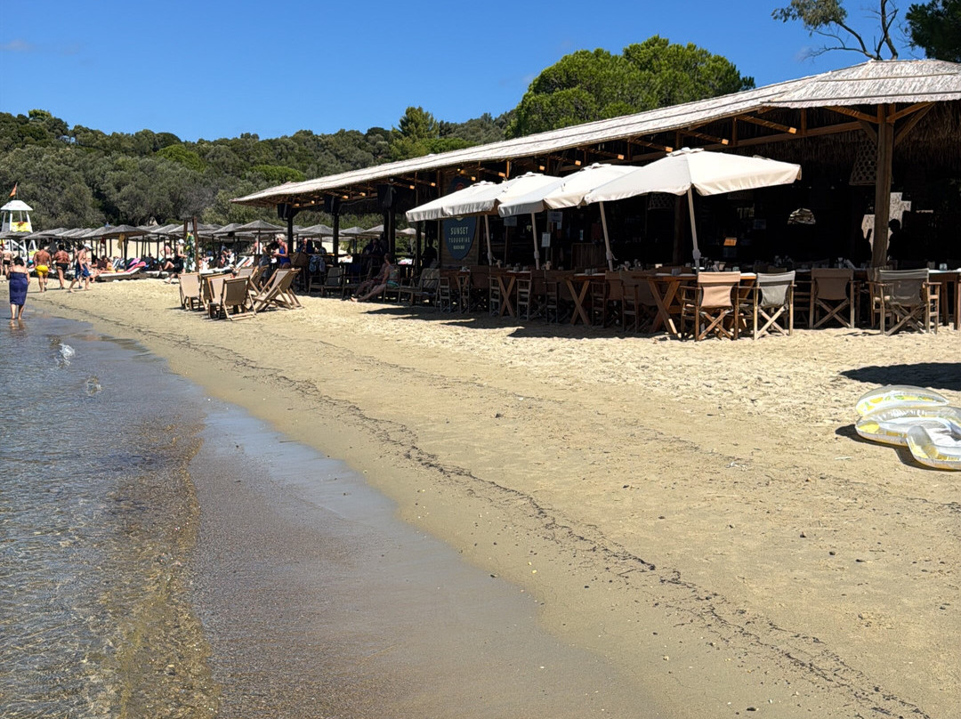 Tsougrias Beach-Tsougrias Island必去景点
