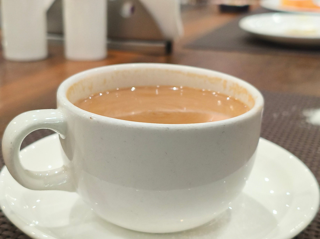 苏米特尔皇后庭院酒店主图