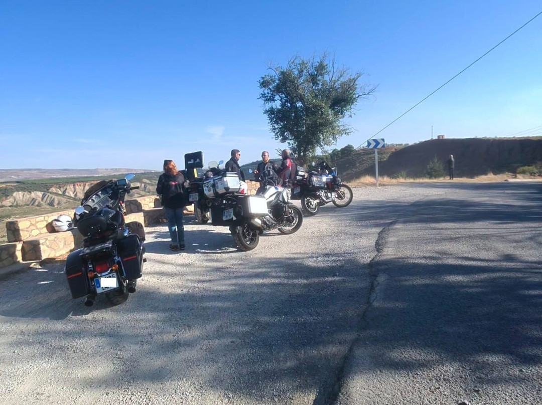 Rutas Moto Tours-萨洛夫雷尼亚必去景点