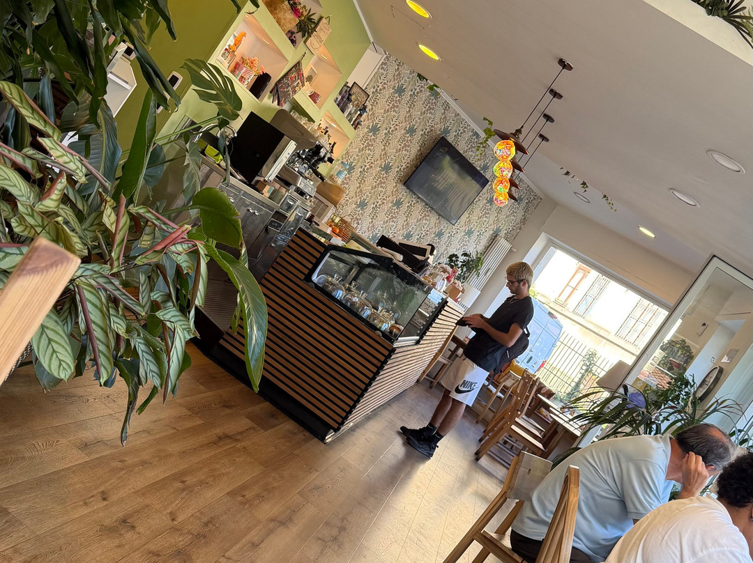L'angolo fiorito café