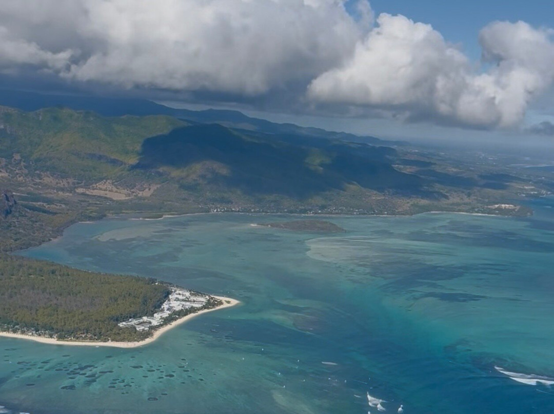 Underwater Waterfall-莫纳山必去景点