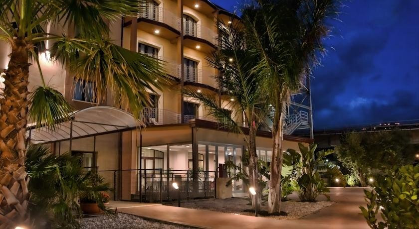 Viola Palace Hotel主图