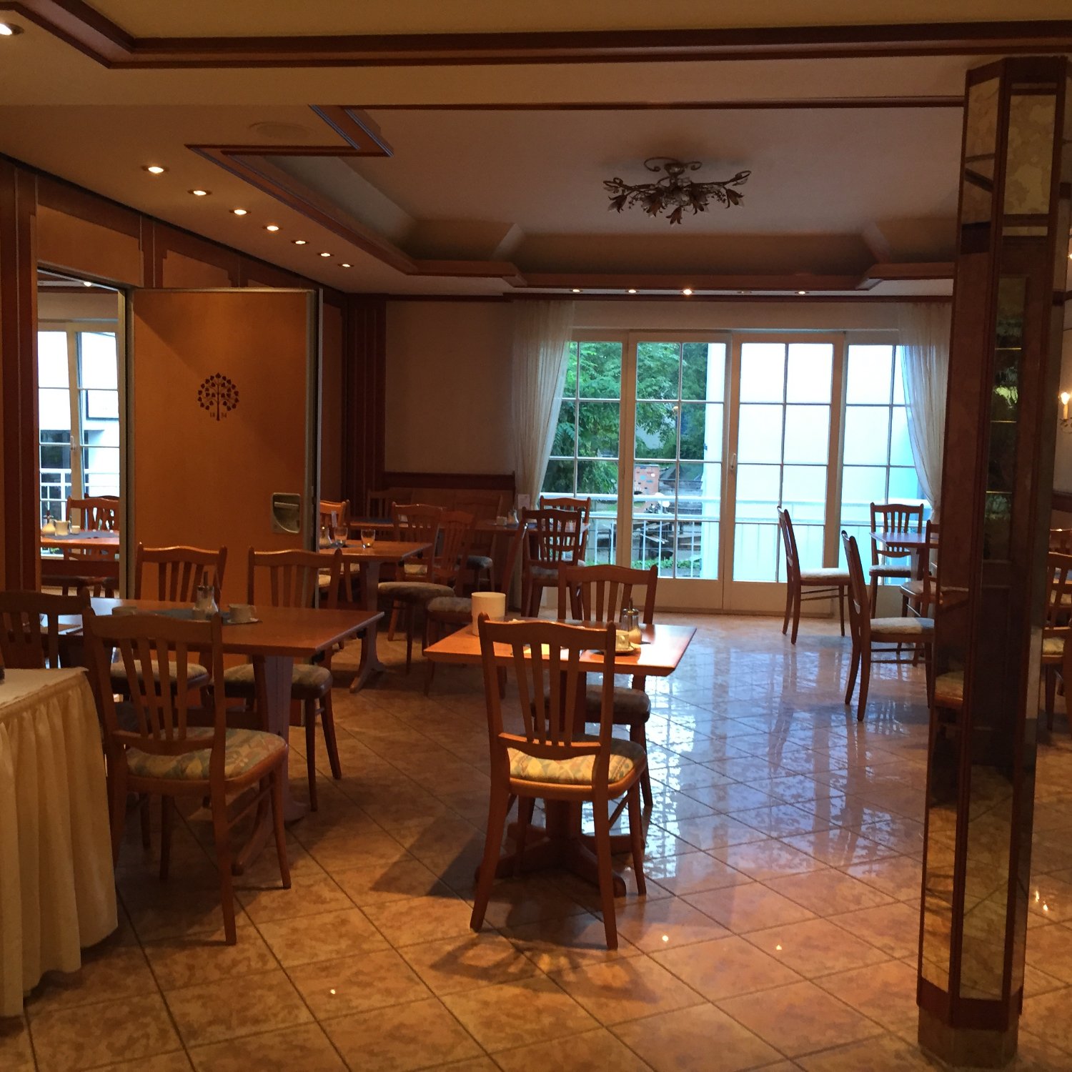 Lindenberger Hof-餐饮