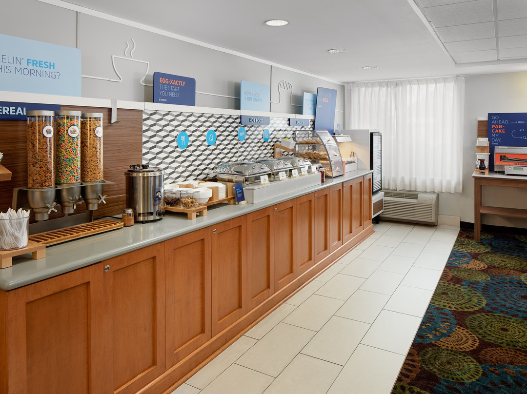 Holiday Inn Express Romulus / Detroit Airport by IHG主图