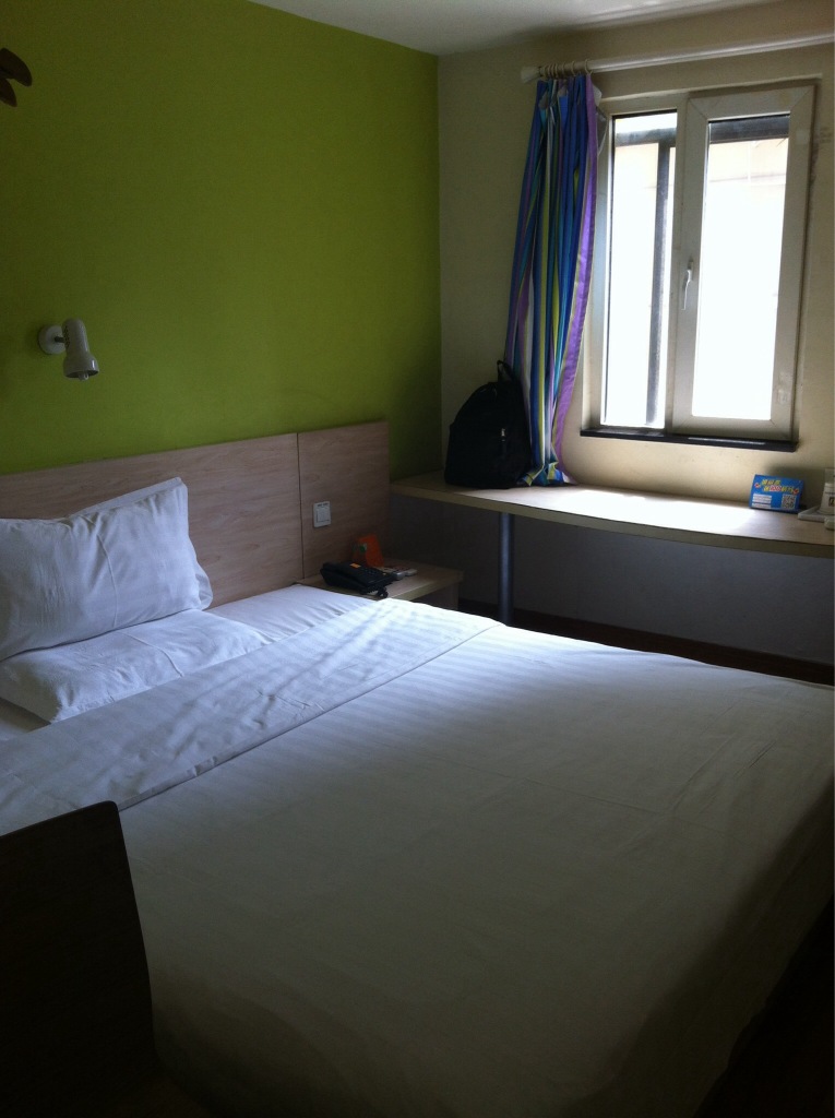 7天重庆解放碑步行街店-客卧