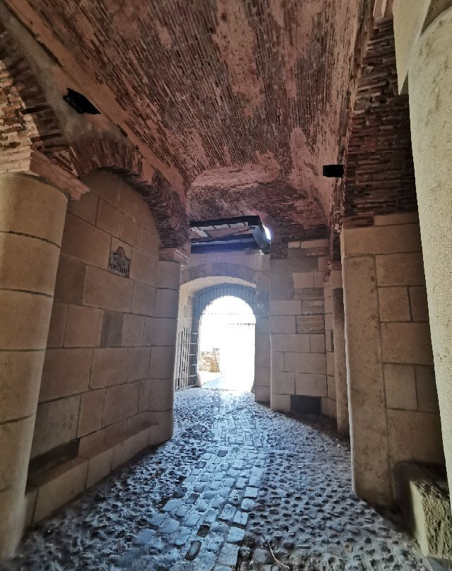 Puerta de Santiago-梅利利亚必去景点