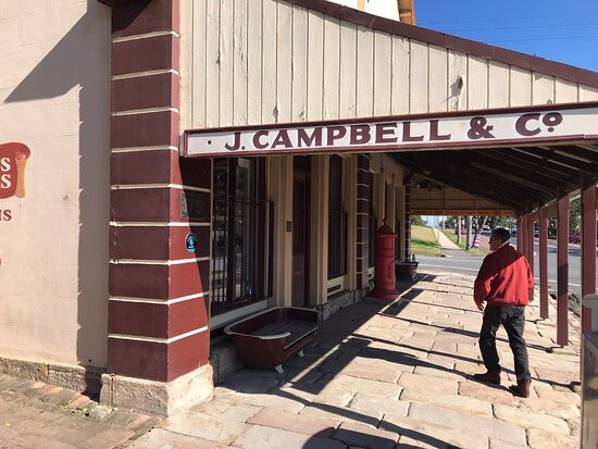 Campbells Store景点图片