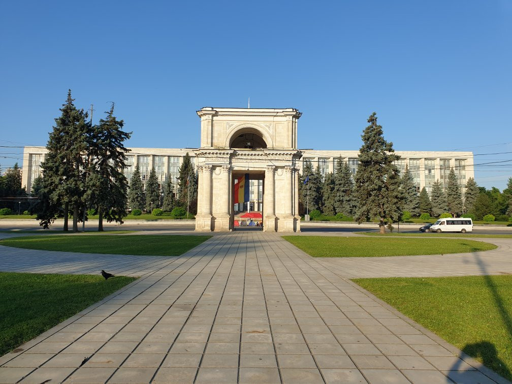 Triumphal Arch-基希讷乌必去景点