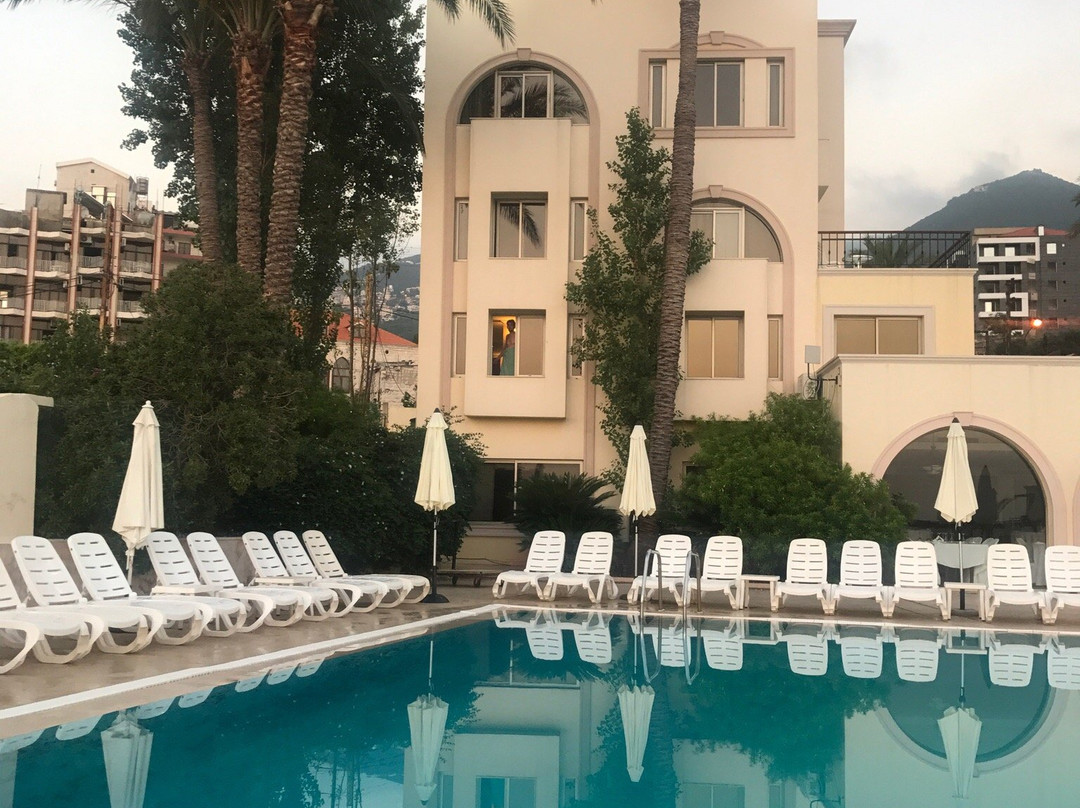 Four Stars Hotel And Beach Club主图