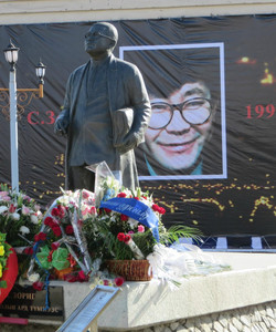 Sanjaasurengiin Zorig Statue景点门票图片