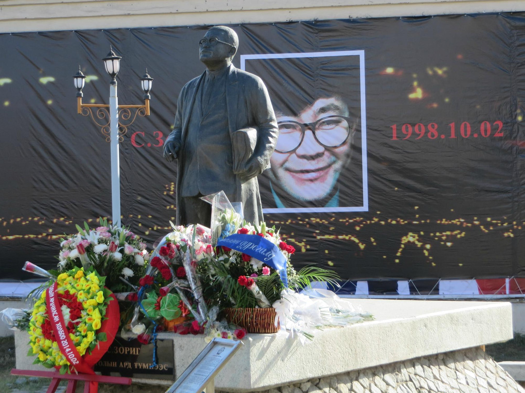 Sanjaasurengiin Zorig Statue-乌兰巴托必去景点