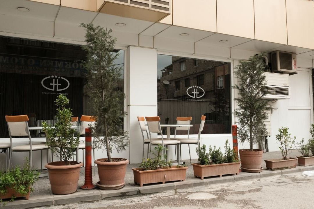 Garni Hotel主图