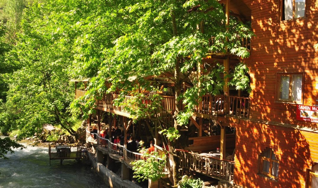 Kapuzbasi Selalesi Sahin Motel主图