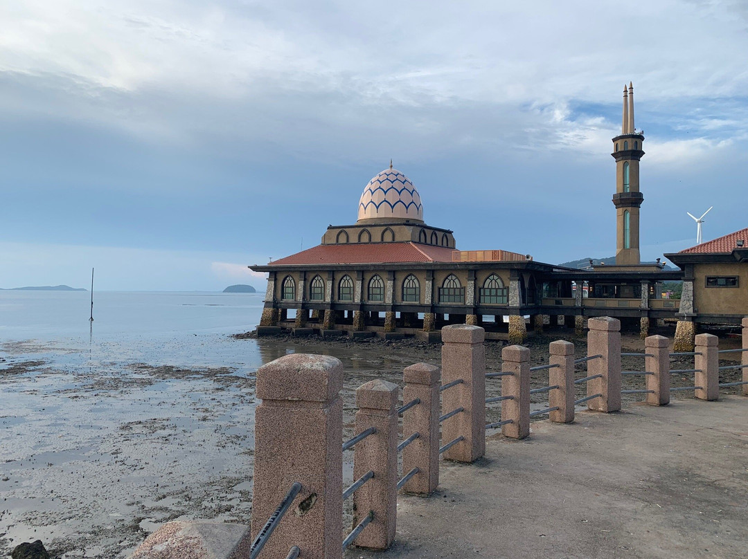 Al Hussain Mosque (Floating Mosque)景点图片