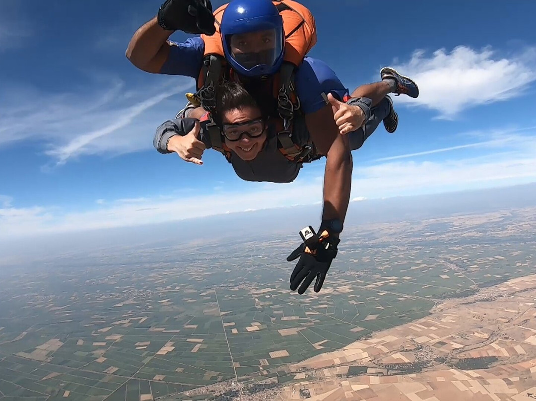 Skydive León景点图片