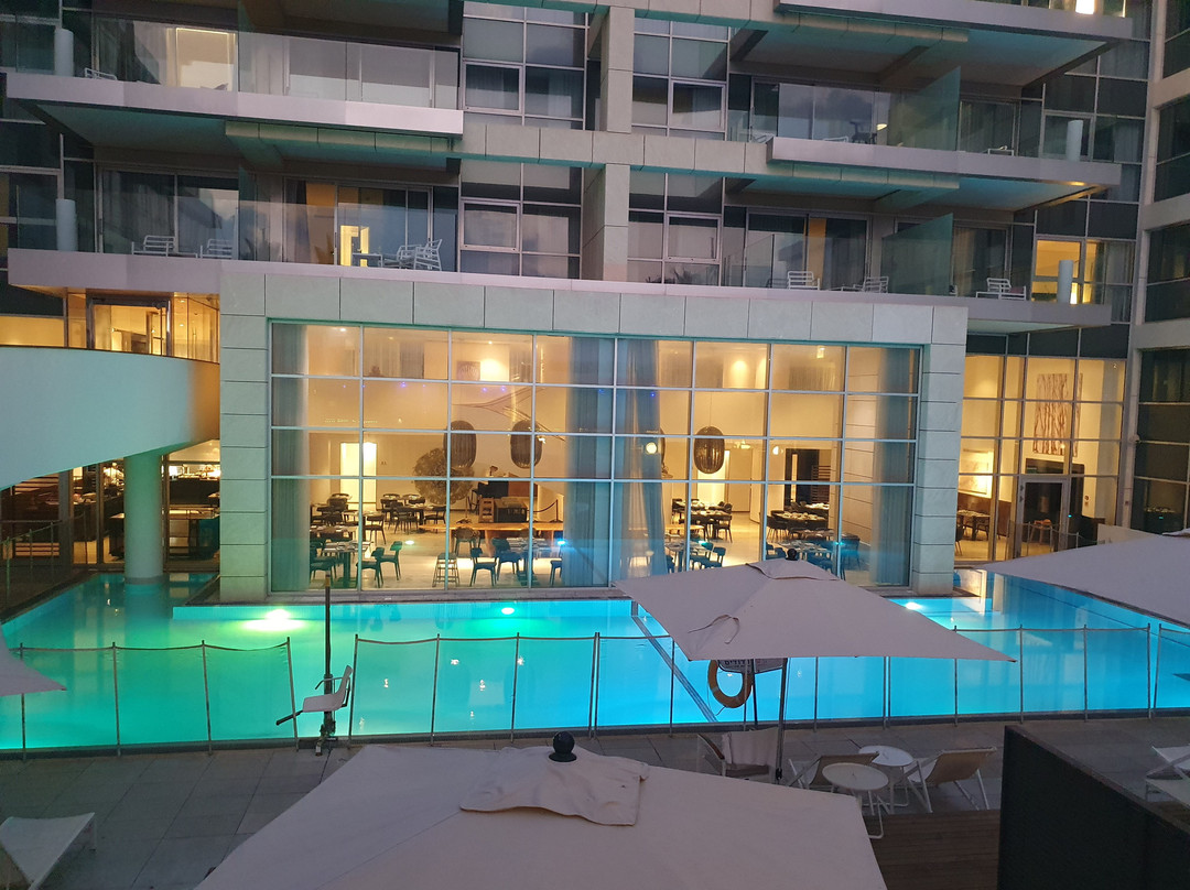 荷兹利亚希律酒店主图