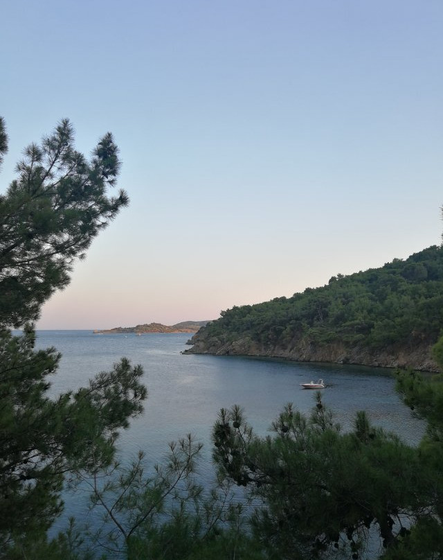 Agios Ermogenis Beach-Charamida必去景点