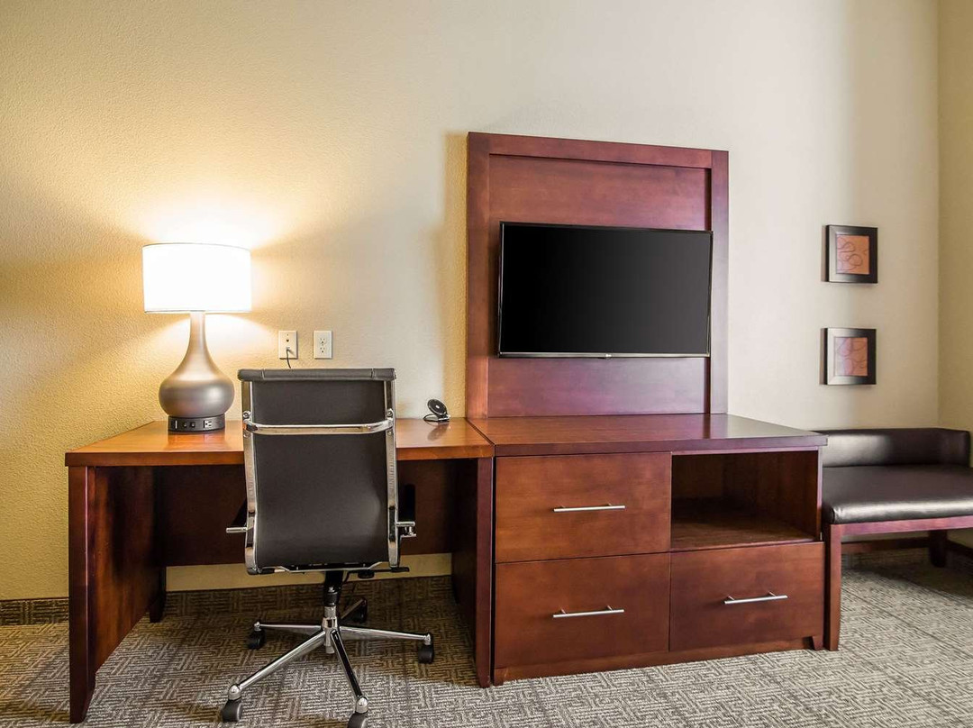 Comfort Suites Dodge City主图