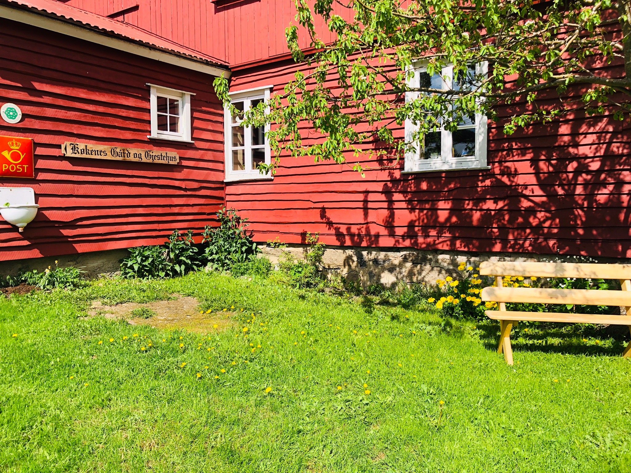 Rokenes Gard og Gjestehus-官方