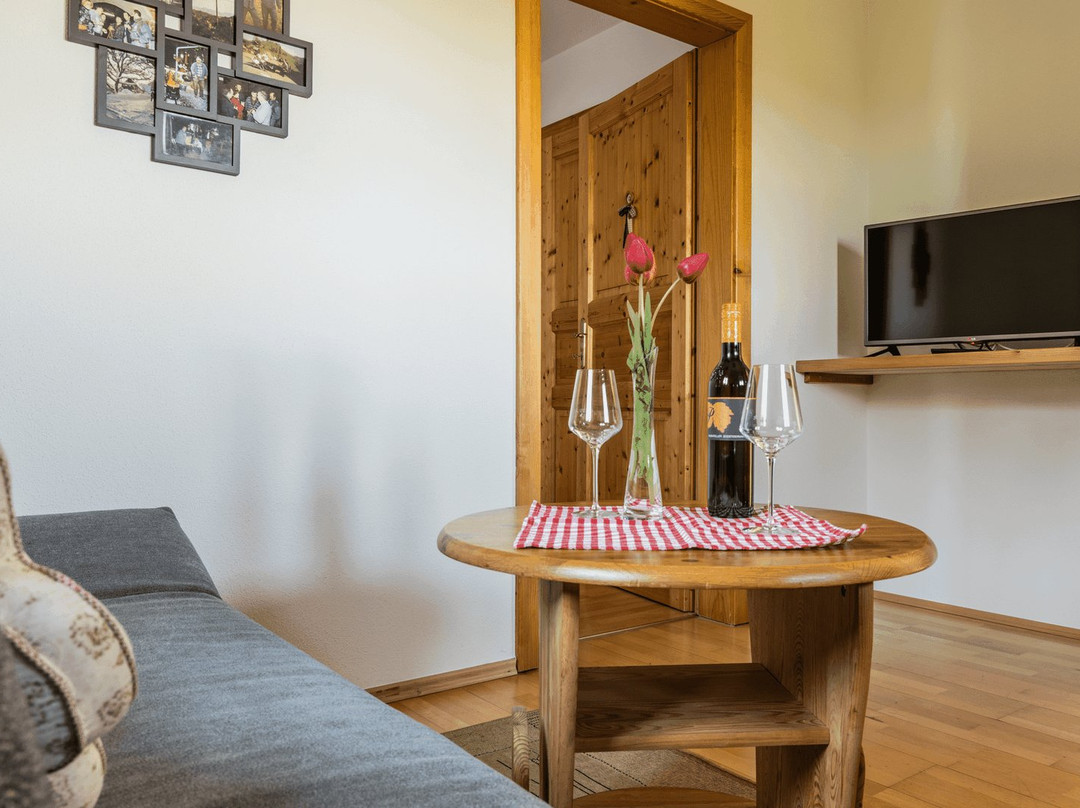 Weingut & Buschenschank Pölzl主图