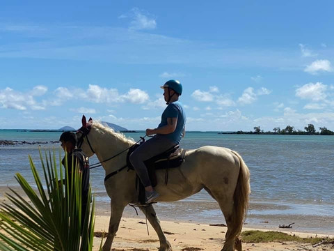 Les Calèches du Paradis-大湾必去景点
