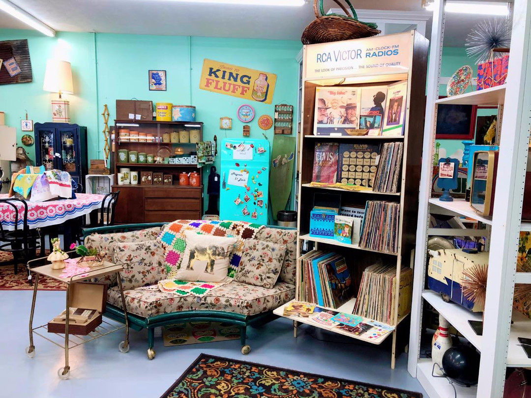 Decades Retro Salvage景点图片