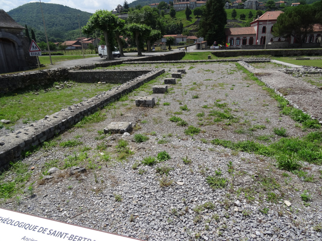 Ruines antiques à Saint-Bertrand-de-Comminges景点图片