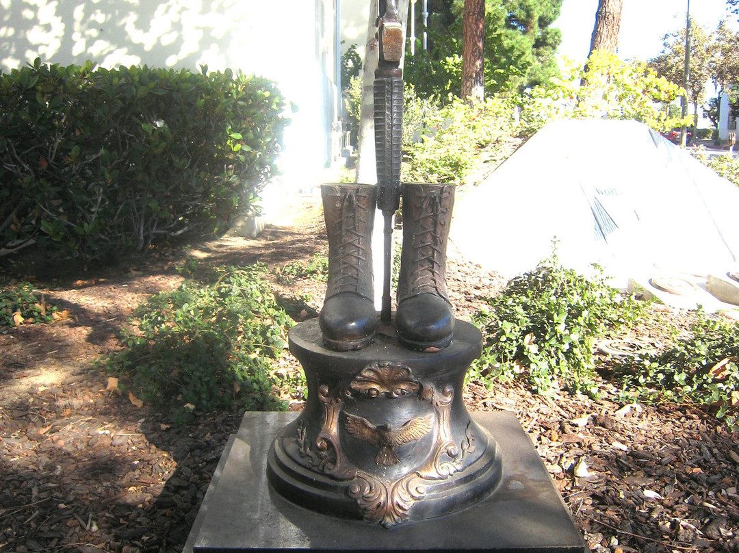 Glendale City Hall Veterans Memorial-格伦代尔必去景点