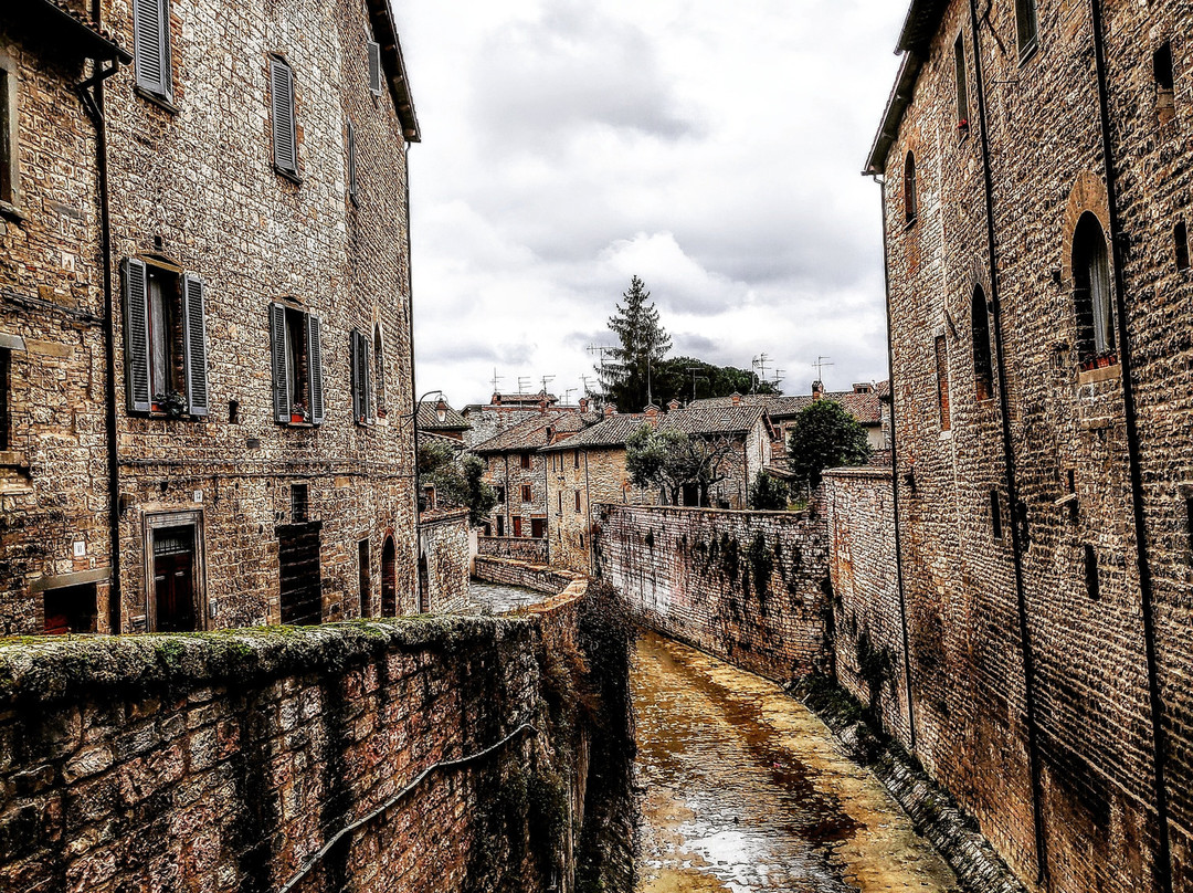 Passeggiata Acquedotto Medievale "Gola del Bottaccione" Gubbio-古比奥必去景点