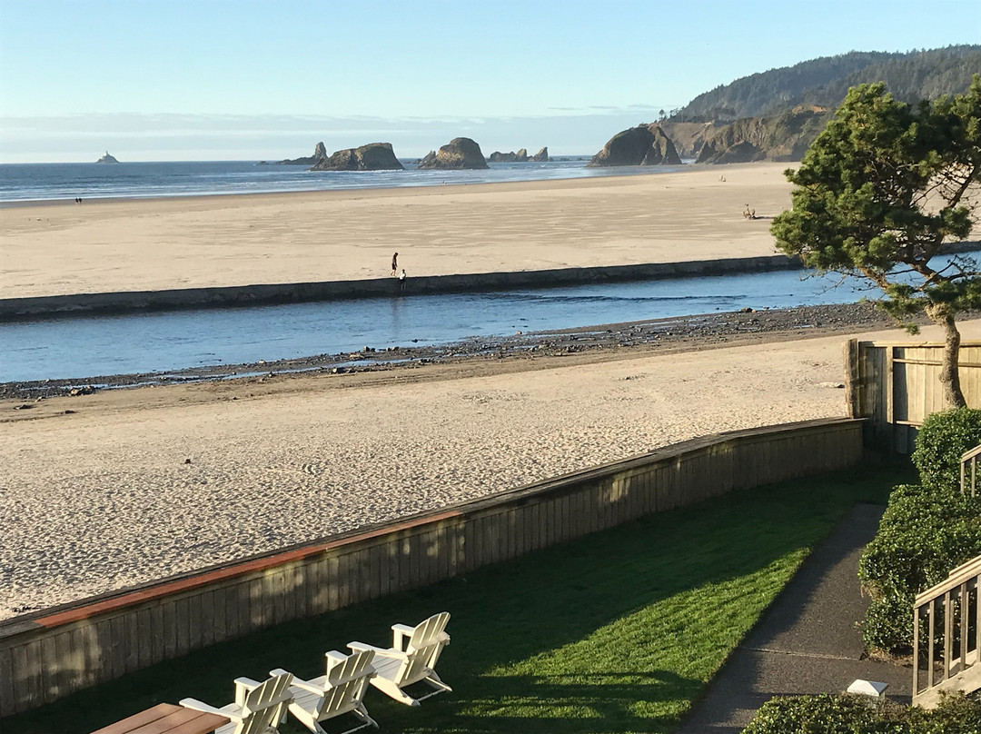 Schooner's Cove Inn主图