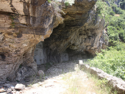 Tunnels of Pirogoshi-Corovode必去景点