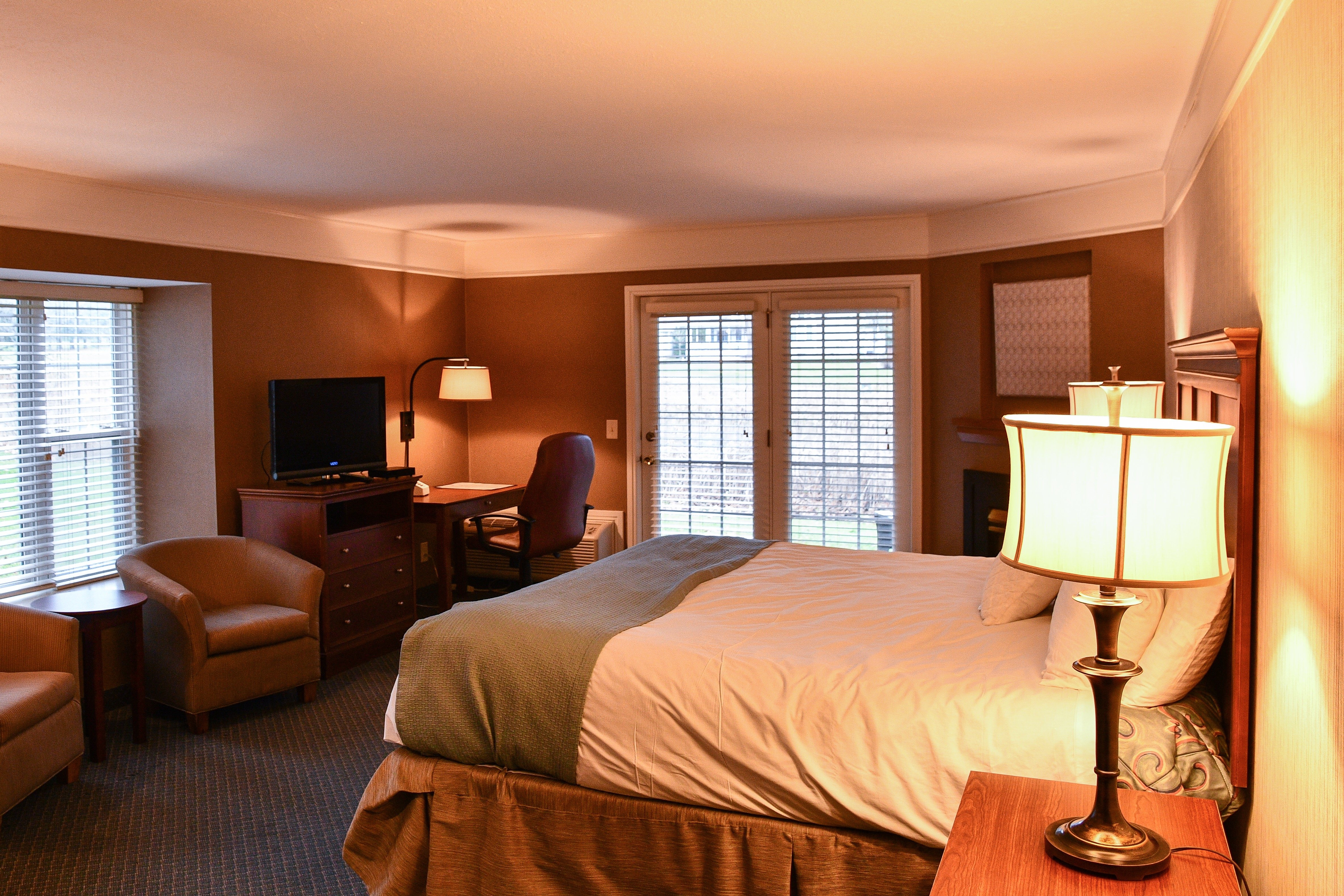 Bass Lake Taverne & Inn-官方