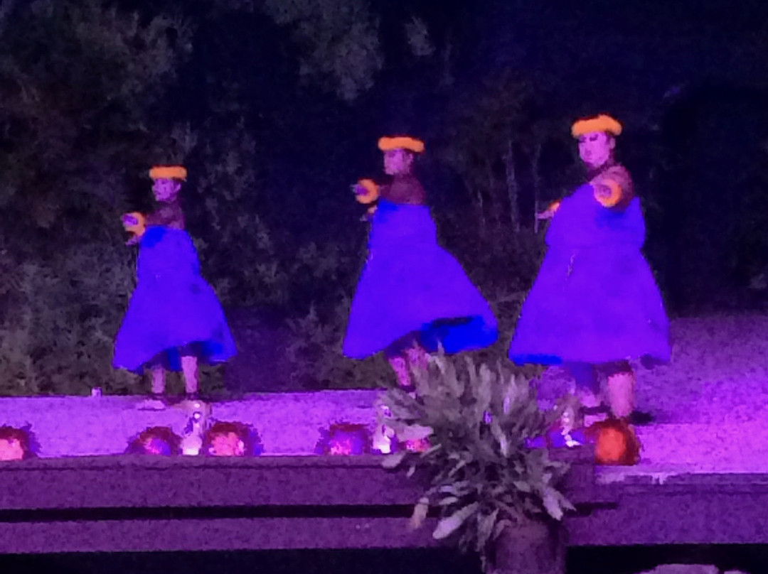 史密斯家族花园的烤猪大餐-利胡埃必去景点