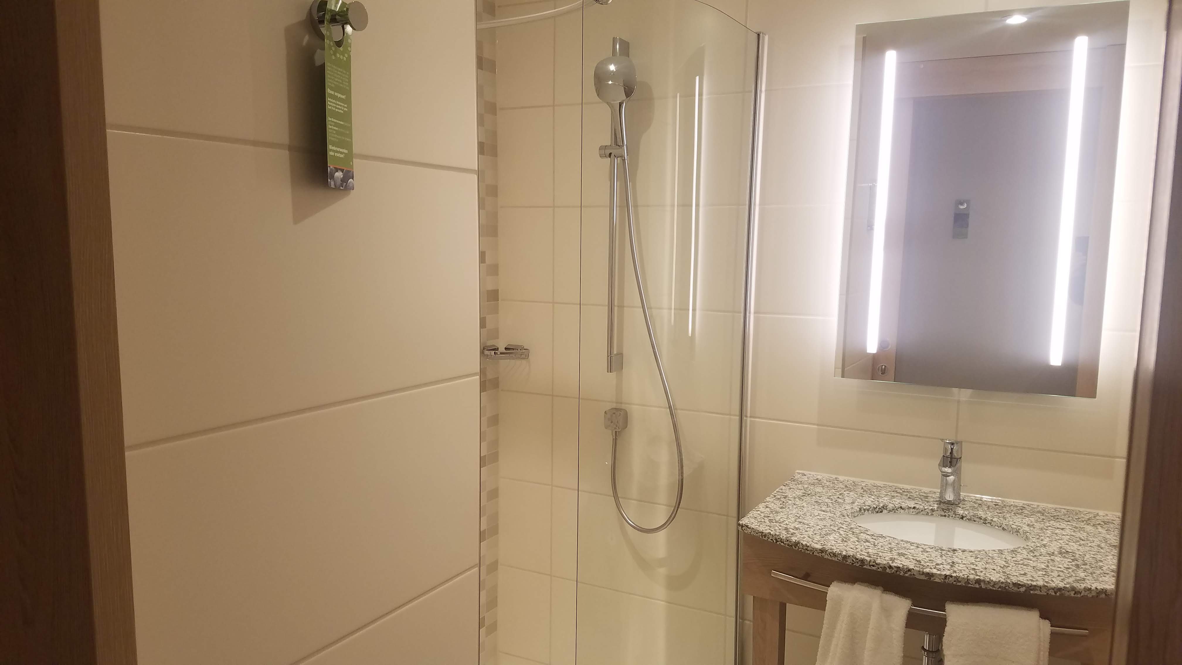 Hampton by Hilton Dortmund Phoenix See-浴室