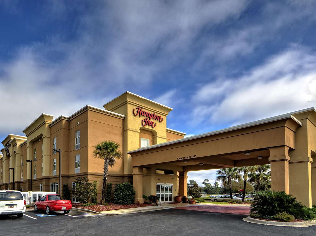 曼宁希尔顿恒庭酒店主图