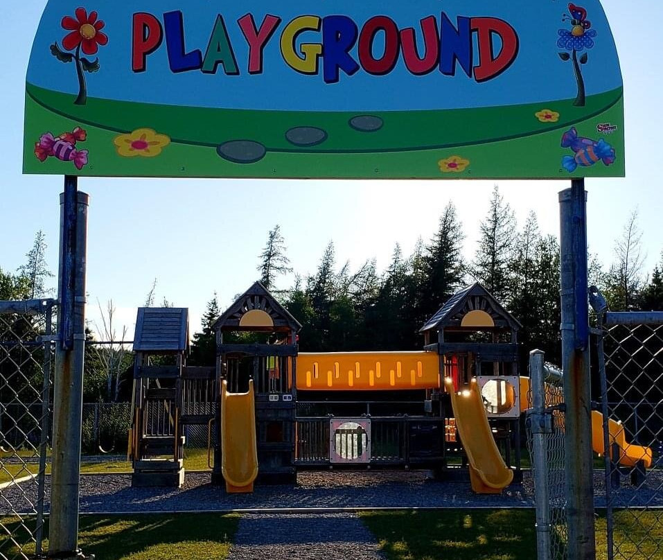 Clarence Sweetapple Memorial Playground景点图片