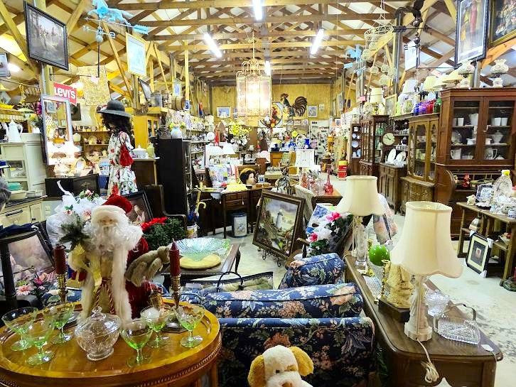 Riverside Barn Antiques景点图片