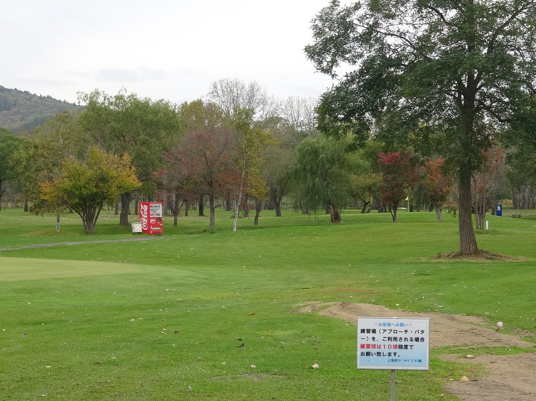 Kamiyubetsu Riverside Golf Course景点图片