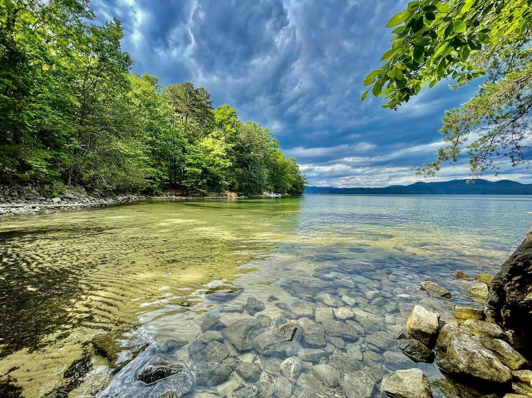 Jocassee Lake Tours景点图片