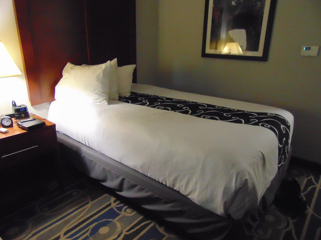 Clarion Pointe Charlottesville主图