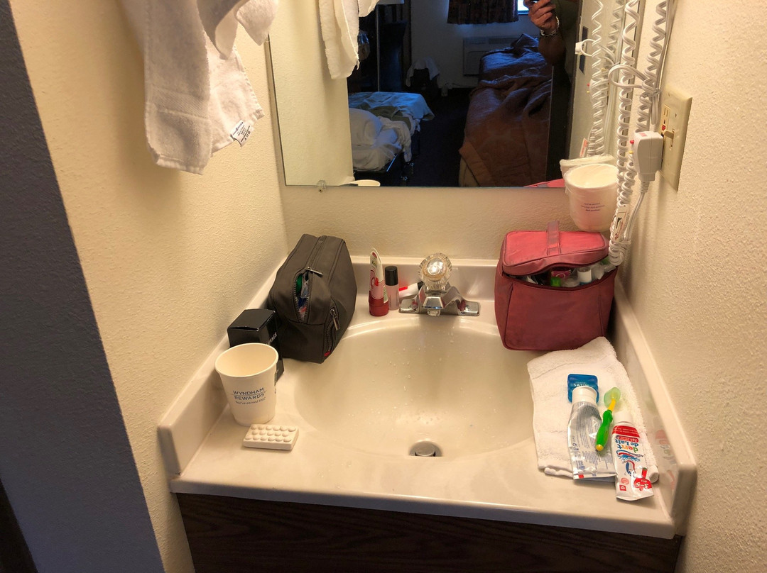 黄石公园狮头速8汽车旅馆主图