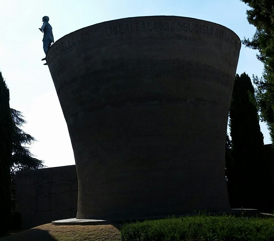 博洛尼亚纪念碑景点图片