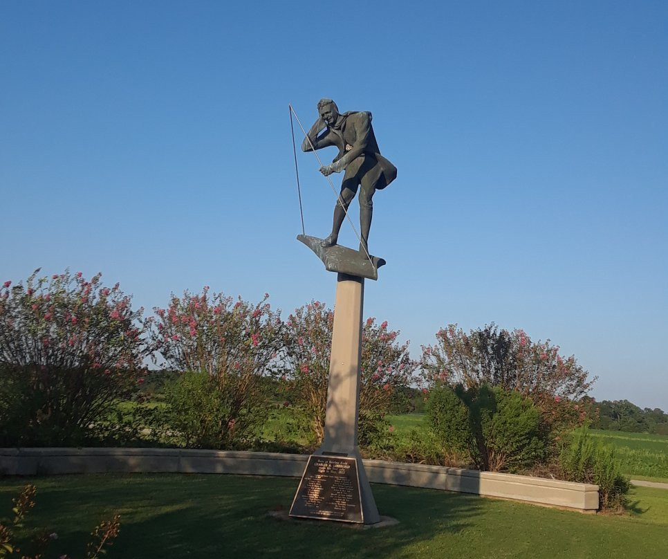 Charles Lindbergh Monument-Americus必去景点