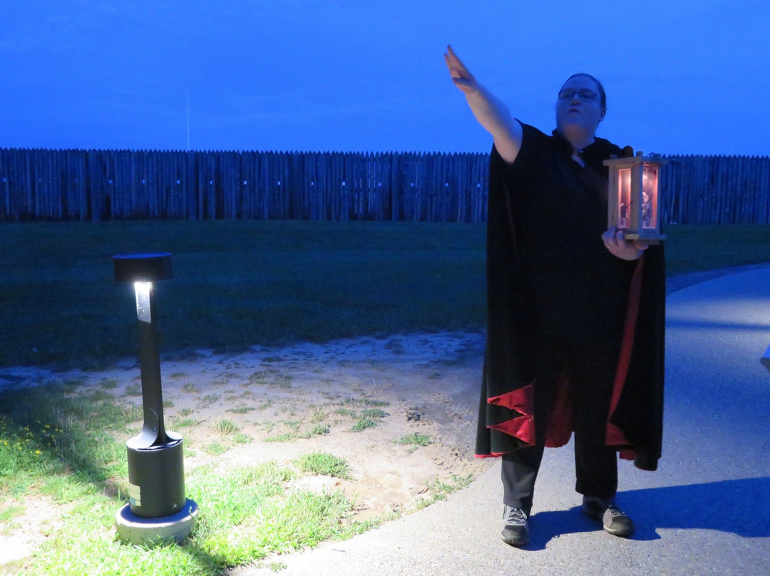 Ghost Tours at Fort George-滨湖尼亚加拉必去景点