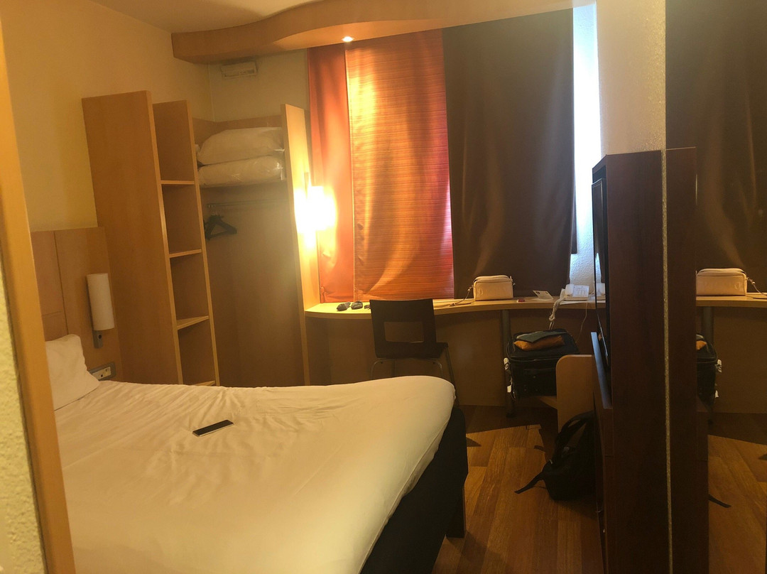 宜必思巴黎苏雷斯尼桥酒店主图