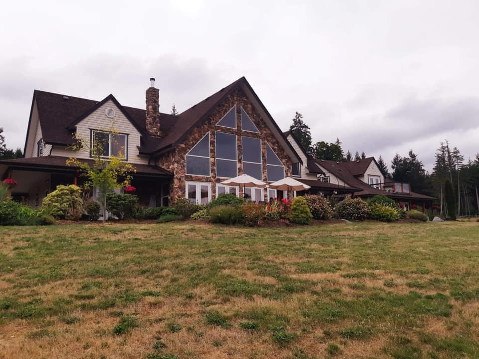 Two Eagles Lodge主图