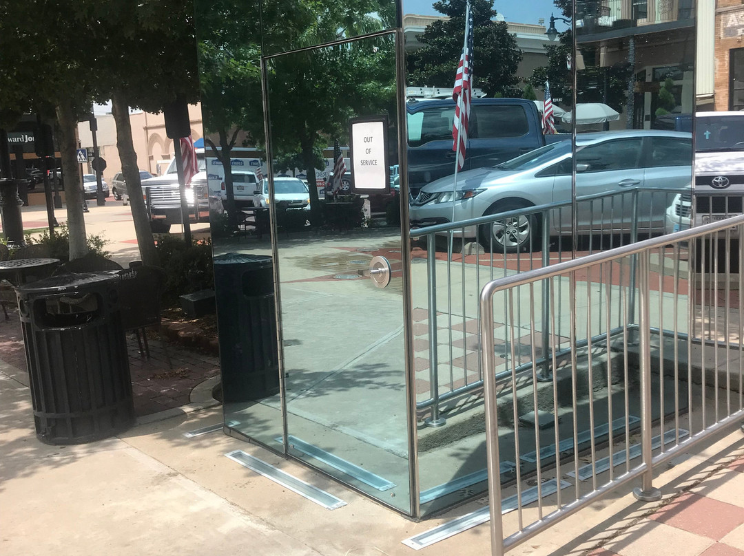 Glass Restrooms-Sulphur Springs必去景点