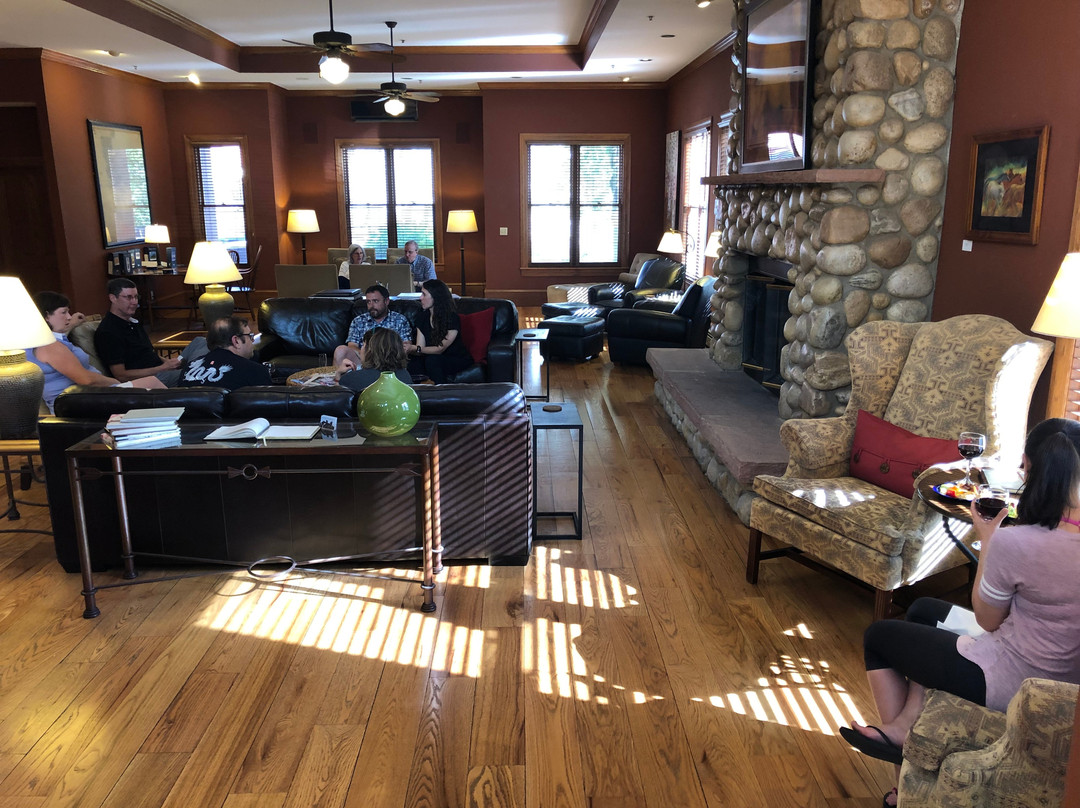 The Bradley Boulder Inn主图