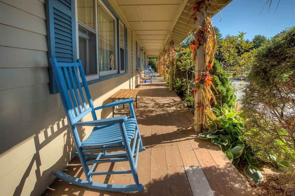 Motel In The Meadow主图