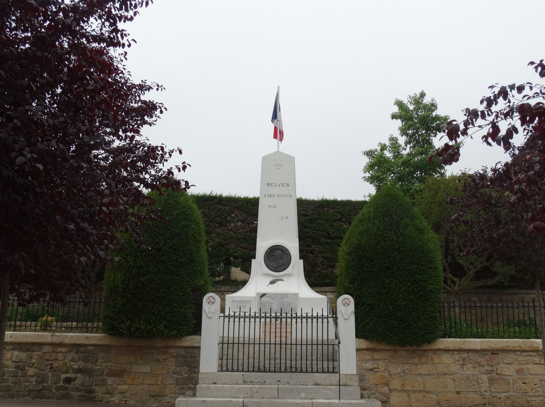 Belves War Memorial景点图片